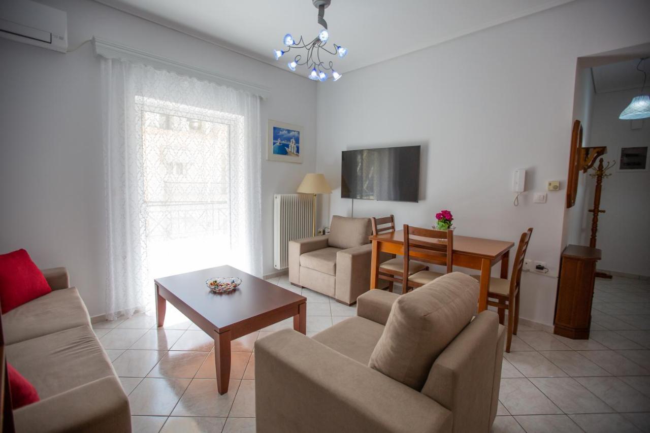 נפפקטוס Poly'S Charming Home - City Center & Near The Beach 2Bedroom Apartment מראה חיצוני תמונה