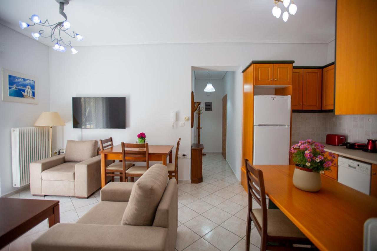 נפפקטוס Poly'S Charming Home - City Center & Near The Beach 2Bedroom Apartment מראה חיצוני תמונה