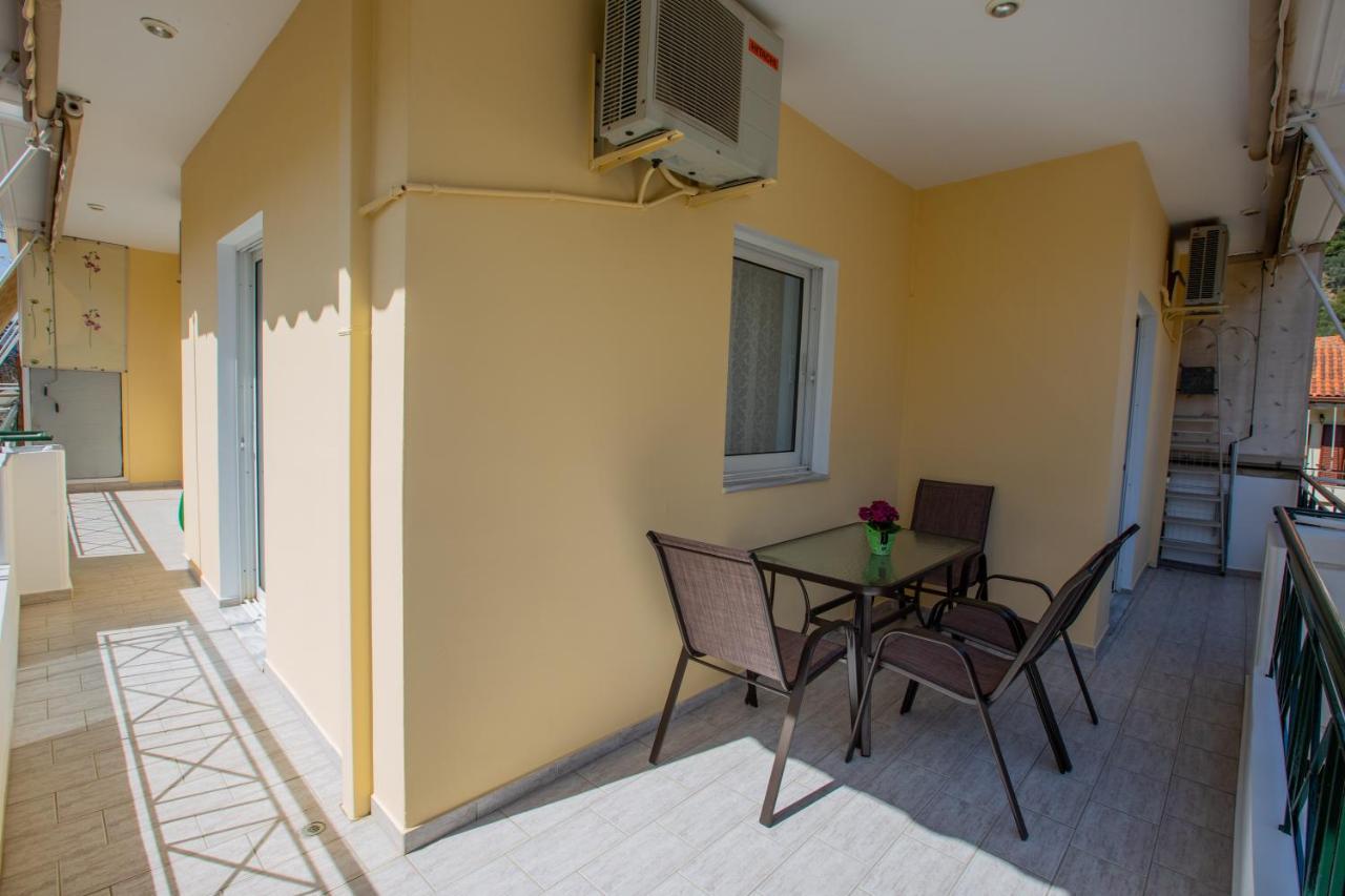 נפפקטוס Poly'S Charming Home - City Center & Near The Beach 2Bedroom Apartment מראה חיצוני תמונה